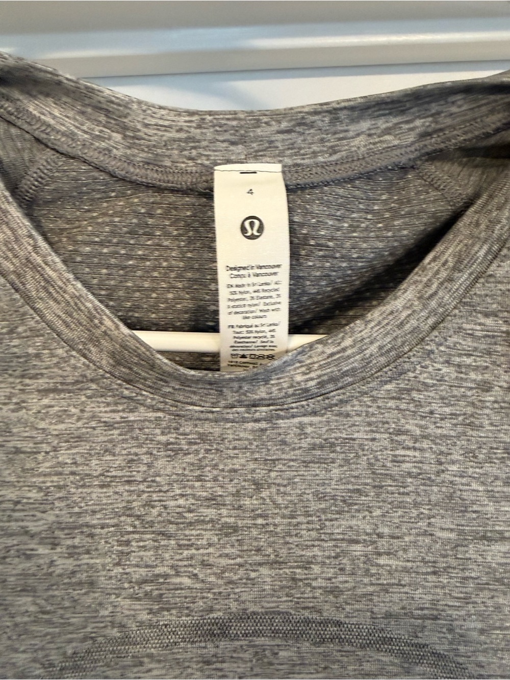 Women’s Lululemon Tech short sleeve tee size 4 - Picture 3 of 4